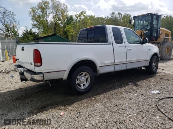 1998 Ford F-150 XL z VIN 1FTRX17L3WNB14207, wystawiony jako Copart lot #81527935 z przebiegiem 236 310 mil mil oraz Szkoda całkowita • Salvage title. Historia ofert i sprzedaży dostępna na DreamBid. Obrazek 3.