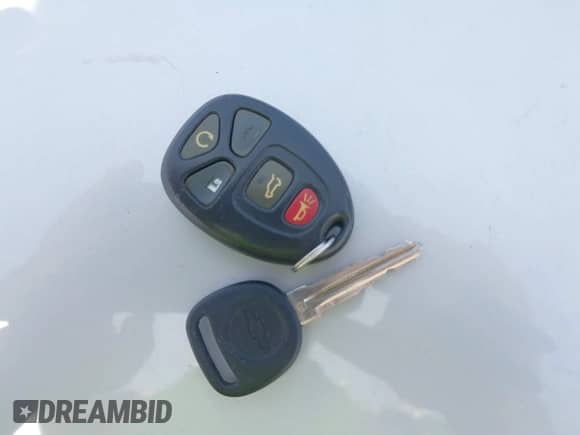 2010 Chevrolet Suburban LT z VIN 1GNUCJE07AR268426, wystawiony jako IAAI lot #42523275 z przebiegiem 252 841 mil mil oraz . Historia ofert i sprzedaży dostępna na DreamBid. Obrazek 11.