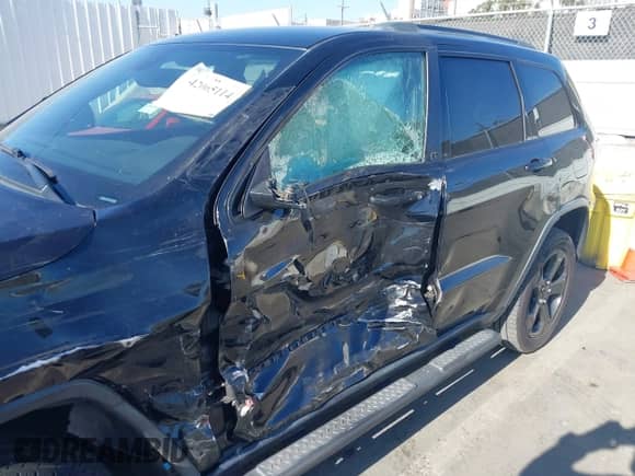 2018 Jeep Grand Cherokee Laredo E z VIN 1C4RJFAG4JC367924, wystawiony jako IAAI lot #42065114 z przebiegiem 65 250 mil mil oraz . Historia ofert i sprzedaży dostępna na DreamBid. Obrazek 6.