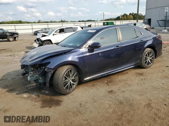 2021 Toyota Camry SE Nightshade z VIN 4T1G11AK7MU496619, wystawiony jako Copart lot #71771155 z przebiegiem 112 202 mil mil oraz Szkoda całkowita • Salvage title. Historia ofert i sprzedaży dostępna na DreamBid. Obrazek 1.