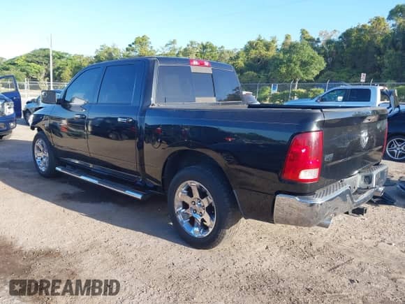 2011 Ram 1500 SLT z VIN 1D7RB1CT1BS515793, wystawiony jako IAAI lot #42145827 z przebiegiem 147 830 mil mil oraz . Historia ofert i sprzedaży dostępna na DreamBid. Obrazek 3.