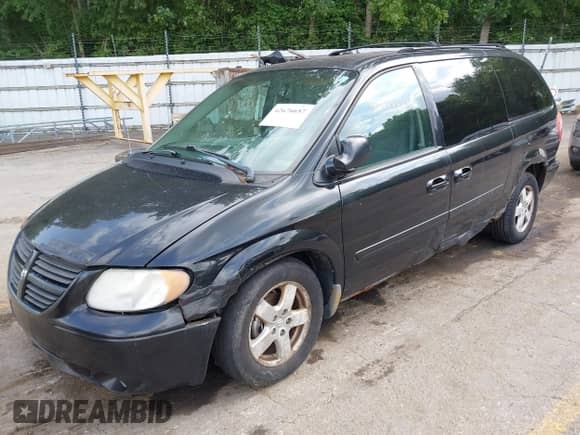 2007 Dodge Grand Caravan SXT with VIN 2D8GP44L87R271623, listed as a IAAI auction lot 42676657 with 226,502 mi miles and . Bid and sale history available at DreamBid. Image 2.