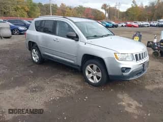 2011 Jeep Compass Latitude с VIN 1J4NT1FB6BD289273, выставлен на аукционе IAAI как лот 43527347 с пробегом 115 192 миль миль и . История ставок и продаж доступна на DreamBid. Изображение 1.
