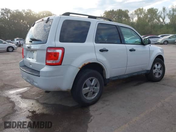 2011 Ford Escape XLT z VIN 1FMCU9D79BKB98805, wystawiony jako IAAI lot #43465667 z przebiegiem 184 475 mil mil oraz . Historia ofert i sprzedaży dostępna na DreamBid. Obrazek 4.