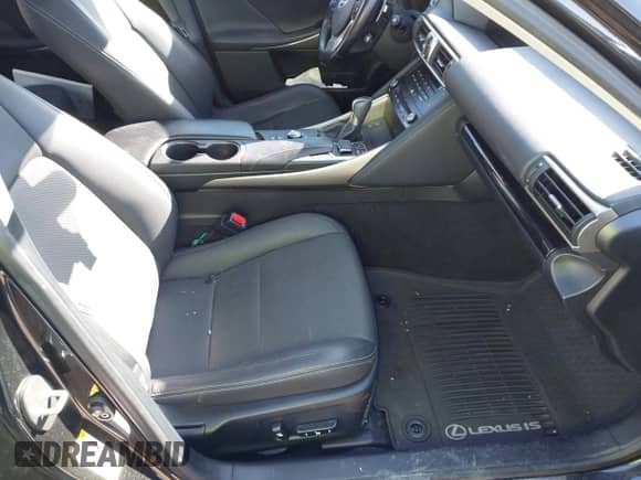 2018 Lexus IS 300 z VIN JTHC81D22J5030353, wystawiony jako IAAI lot #41747231 z przebiegiem 61 614 mil mil oraz . Historia ofert i sprzedaży dostępna na DreamBid. Obrazek 5.