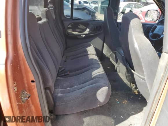 2000 Dodge Dakota Sport with VIN 1B7GL2AN2YS672265, listed as a Copart auction lot 43539555 with 169,842 mi miles and Clean title. Bid and sale history available at DreamBid. Image 10.