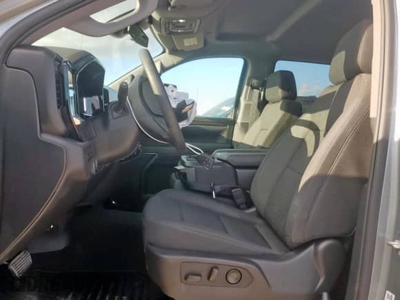 2025 Chevrolet Silverado 1500 with VIN 3GCPKDEK7SG259805, listed as a Copart auction lot 82132495 with 3,187 mi miles and Clean title. Bid and sale history available at DreamBid. Image 7.