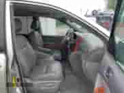 2008 Toyota Sienna XLE z VIN 5TDBK22CX8S011621, wystawiony jako IAAI lot #42274860 z przebiegiem 283 826 mil mil oraz . Historia ofert i sprzedaży dostępna na DreamBid. Obrazek 5.