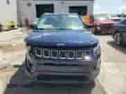 2021 Jeep Compass Latitude z VIN 3C4NJCBB8MT509295, wystawiony jako Copart lot #61802105 z przebiegiem Nie podano mil oraz Szkoda całkowita • Salvage title. Historia ofert i sprzedaży dostępna na DreamBid. Obrazek 5.