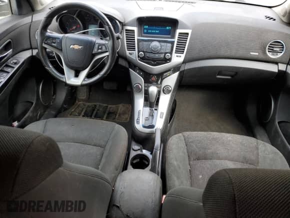 2012 Chevrolet Cruze 1LT z VIN 1G1PF5SC5C7105011, wystawiony jako Copart lot #52084654 z przebiegiem 179 737 mil mil oraz Nie do naprawy • Non repairable. Historia ofert i sprzedaży dostępna na DreamBid. Obrazek 8.