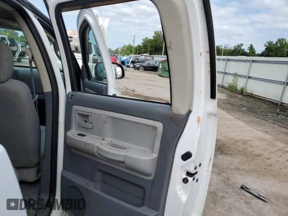 2006 Dodge Dakota SLT с VIN 1D7HE48N86S525225, выставлен на аукционе Copart как лот 82058025 с пробегом Не указан миль и Списание • Salvage title. История ставок и продаж доступна на DreamBid. Изображение 12.