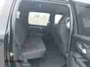 2025 Ram 1500 Big Horn z VIN 1C6RREFP3SN634401, wystawiony jako IAAI lot #41434346 z przebiegiem 4 226 mil mil oraz . Historia ofert i sprzedaży dostępna na DreamBid. Obrazek 8.