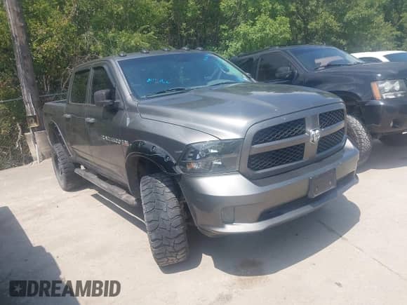 2013 Ram 1500 Express z VIN 1C6RR7KTXDS569372, wystawiony jako IAAI lot #43067487 z przebiegiem 223 976 mil mil oraz . Historia ofert i sprzedaży dostępna na DreamBid. Obrazek 1.