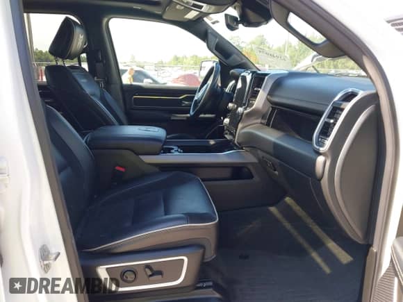 2022 Ram 1500 Laramie z VIN 1C6SRFJT2NN111032, wystawiony jako IAAI lot #42948075 z przebiegiem 139 700 mil mil oraz . Historia ofert i sprzedaży dostępna na DreamBid. Obrazek 5.