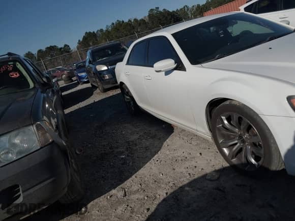 2014 Chrysler 300 S с VIN 2C3CCABTXEH383034, выставлен на аукционе IAAI как лот 41254891 с пробегом 168 683 миль миль и . История ставок и продаж доступна на DreamBid. Изображение 13.