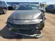 2025 Hyundai Elantra SEL Sport z VIN KMHLM4DG1SU902910, wystawiony jako Copart lot #56459145 z przebiegiem 7 637 mil mil oraz Nie do naprawy • Non repairable. Historia ofert i sprzedaży dostępna na DreamBid. Obrazek 5.