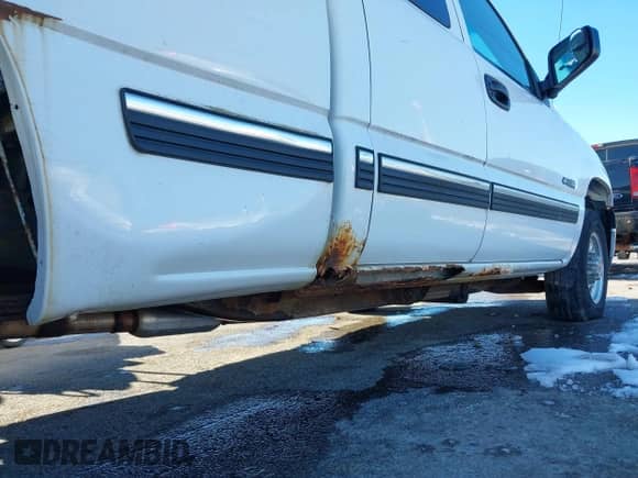 2000 Chevrolet Silverado 2500 LS с VIN 1GCFC29UXYZ178749, выставлен на аукционе IAAI как лот 41357415 с пробегом 214 523 миль миль и . История ставок и продаж доступна на DreamBid. Изображение 17.
