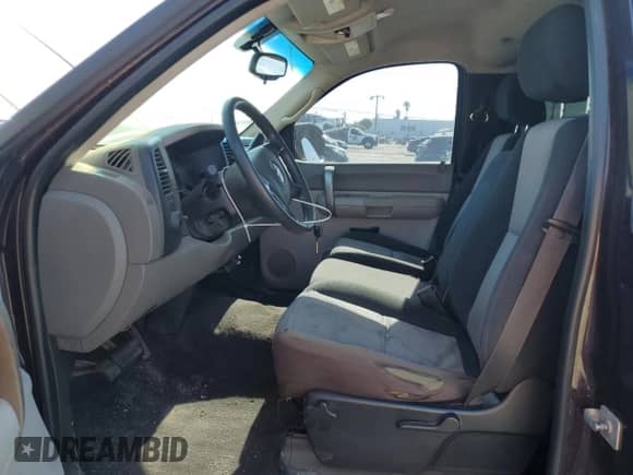 2008 Chevrolet Silverado 1500 Work Truck with VIN 1GCEC14C38Z187233, listed as a Copart auction lot 84241675 with 130,937 mi miles and Clean title. Bid and sale history available at DreamBid. Image 7.