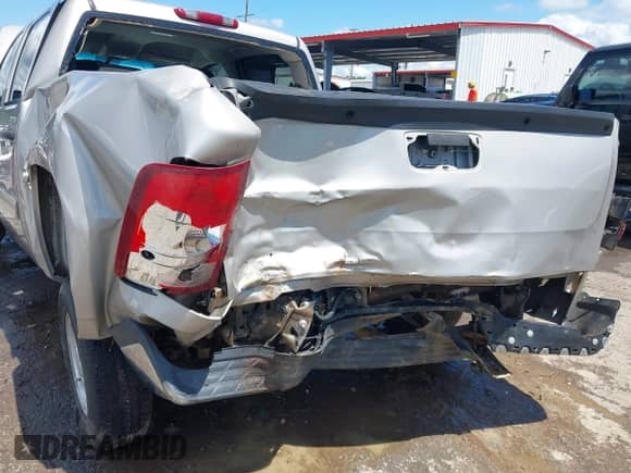 2009 GMC Sierra 1500 SL с VIN 3GTEC13C39G113409, выставлен на аукционе IAAI как лот 42235074 с пробегом 149 639 миль миль и . История ставок и продаж доступна на DreamBid. Изображение 6.