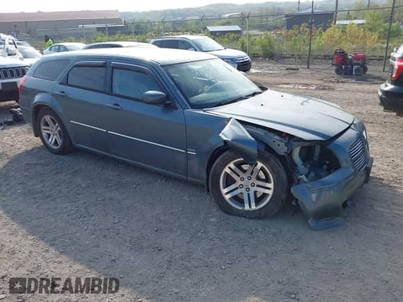 2005 Dodge Magnum RT with VIN 2D8GV58225H549030, listed as a IAAI auction lot 42140260 with 62,273 mi miles and . Bid and sale history available at DreamBid. Image 1.