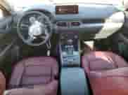 2025 Mazda CX-5 S Carbon Edition z VIN JM3KFBCMXS0701737, wystawiony jako Copart lot #85277135 z przebiegiem 5 641 mil mil oraz Czysty tytuł • Clean title. Historia ofert i sprzedaży dostępna na DreamBid. Obrazek 8.