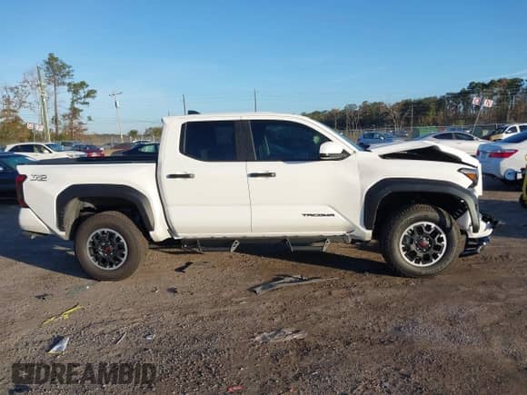 2024 Toyota Tacoma SR5 with VIN 3TYLB5JNXRT041930, listed as a IAAI auction lot 41090783 with 1,237 mi miles and . Bid and sale history available at DreamBid. Image 13.