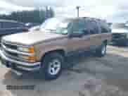 1994 Chevrolet Suburban with VIN 1GNEC16K7RJ436015, listed as a IAAI auction lot 41739287 with 285,425 mi miles and . Bid and sale history available at DreamBid. Image 2.