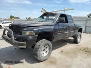 2001 Dodge 1500 z VIN 3B7HF13Z31G187717, wystawiony jako Copart lot #70828065 z przebiegiem Nie podano mil oraz Szkoda całkowita • Salvage title. Historia ofert i sprzedaży dostępna na DreamBid. Obrazek 1.