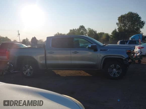 2024 GMC Sierra 1500 SLE with VIN 1GTUUBED7RZ100862, listed as a IAAI auction lot 43167470 with 33,767 mi miles and . Bid and sale history available at DreamBid. Image 14.
