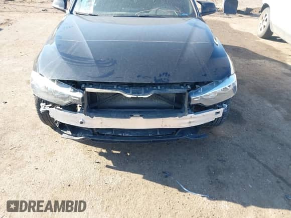 2013 BMW 3 Series 328i xDrive z VIN WBA3B3G51DNR80824, wystawiony jako IAAI lot #41902080 z przebiegiem 90 777 mil mil oraz . Historia ofert i sprzedaży dostępna na DreamBid. Obrazek 6.