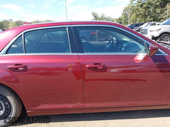 2016 Chrysler 300 Limited z VIN 2C3CCAAG8GH268357, wystawiony jako IAAI lot #43372739 z przebiegiem 121 247 mil mil oraz . Historia ofert i sprzedaży dostępna na DreamBid. Obrazek 13.