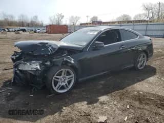 2013 Mercedes-Benz C 350 z VIN WDDGJ8JBXDF965998, wystawiony jako Copart lot #51097865 z przebiegiem 118 280 mil mil oraz Szkoda całkowita • Salvage title. Historia ofert i sprzedaży dostępna na DreamBid. Obrazek 1.