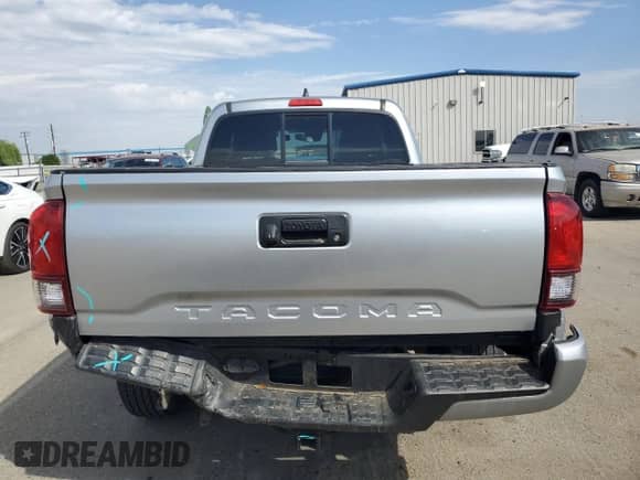2022 Toyota Tacoma SR z VIN 3TYRZ5CN0NT020341, wystawiony jako Copart lot #81337325 z przebiegiem 40 549 mil mil oraz Szkoda całkowita • Salvage title. Historia ofert i sprzedaży dostępna na DreamBid. Obrazek 6.