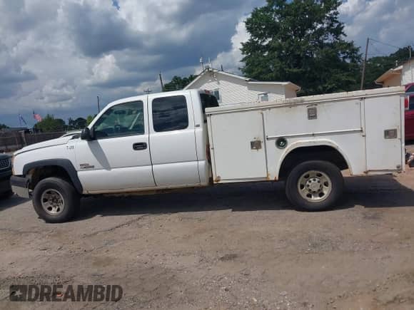 2005 Chevrolet Silverado 3500 с VIN 1GBHK39285E255870, выставлен на аукционе IAAI как лот 42780551 с пробегом 320 173 миль миль и . История ставок и продаж доступна на DreamBid. Изображение 15.