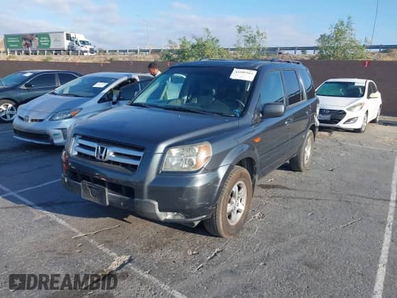 2006 Honda Pilot EX-L z VIN 5FNYF28716B051662, wystawiony jako IAAI lot #43189564 z przebiegiem 262 576 mil mil oraz . Historia ofert i sprzedaży dostępna na DreamBid. Obrazek 17.