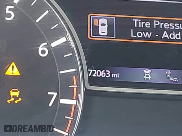 2017 Nissan Pathfinder SL z VIN 5N1DR2MM3HC625420, wystawiony jako IAAI lot #42454099 z przebiegiem 72 063 mil mil oraz . Historia ofert i sprzedaży dostępna na DreamBid. Obrazek 16.