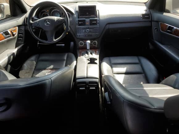 2011 Mercedes-Benz C 350 Sport с VIN WDDGF5GB1BF656764, выставлен на аукционе Copart как лот 59581035 с пробегом 177 596 миль миль и Списание • Salvage title. История ставок и продаж доступна на DreamBid. Изображение 8.