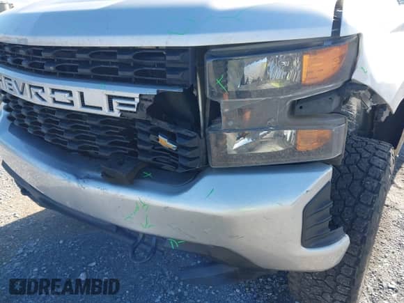2020 Chevrolet Silverado 1500 Custom z VIN 3GCPWBEH7LG202518, wystawiony jako IAAI lot #43323804 z przebiegiem 144 041 mil mil oraz . Historia ofert i sprzedaży dostępna na DreamBid. Obrazek 17.