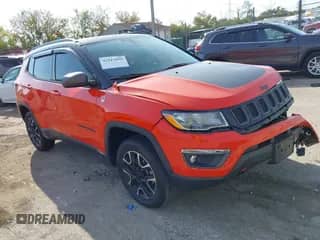 2021 Jeep Compass Trailhawk z VIN 3C4NJDDB5MT548056, wystawiony jako IAAI lot #43213059 z przebiegiem 43 258 mil mil oraz . Historia ofert i sprzedaży dostępna na DreamBid. Obrazek 1.
