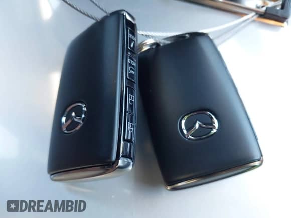 2025 Mazda CX-5 S Carbon Edition z VIN JM3KFBCM9S0704712, wystawiony jako IAAI lot #43104311 z przebiegiem 3 mil mil oraz . Historia ofert i sprzedaży dostępna na DreamBid. Obrazek 11.