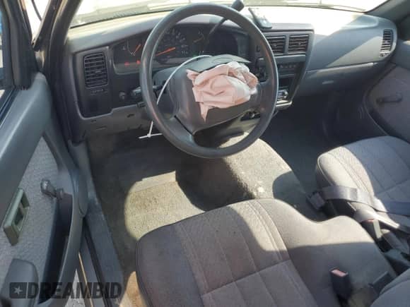 1995 Toyota Tacoma z VIN 4TAUN53B3SZ020458, wystawiony jako Copart lot #71509355 z przebiegiem 146 447 mil mil oraz Czysty tytuł • Clean title. Historia ofert i sprzedaży dostępna na DreamBid. Obrazek 8.