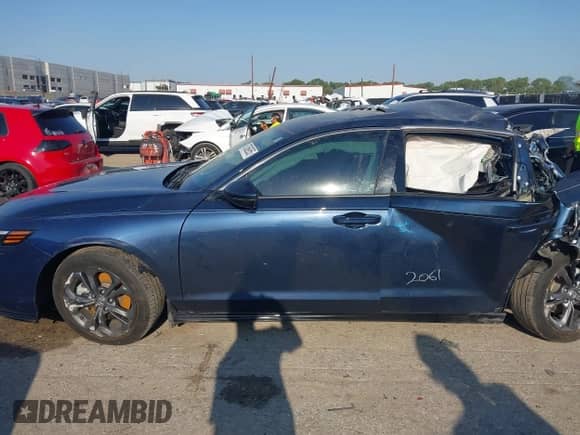 2024 Honda Accord EX-L z VIN 1HGCY2F62RA057614, wystawiony jako IAAI lot #42906157 z przebiegiem Nie podano mil oraz . Historia ofert i sprzedaży dostępna na DreamBid. Obrazek 11.