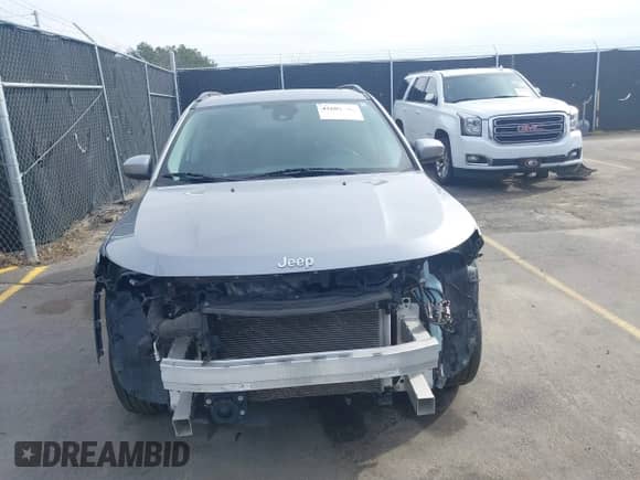 2020 Jeep Compass Latitude z VIN 3C4NJCBB3LT257860, wystawiony jako IAAI lot #41601408 z przebiegiem 72 364 mil mil oraz . Historia ofert i sprzedaży dostępna na DreamBid. Obrazek 13.