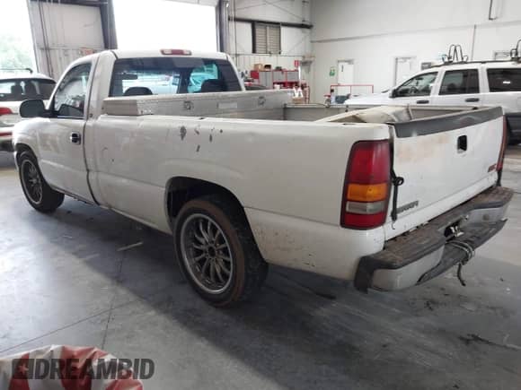 1999 GMC Sierra 1500 SL z VIN 1GTEC14V7XE850553, wystawiony jako IAAI lot #42751151 z przebiegiem 308 861 mil mil oraz . Historia ofert i sprzedaży dostępna na DreamBid. Obrazek 3.