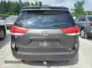 2014 Toyota Sienna LE z VIN 5TDJK3DC8ES093259, wystawiony jako Copart lot #63792635 z przebiegiem 226 271 mil mil oraz Szkoda całkowita • Salvage title. Historia ofert i sprzedaży dostępna na DreamBid. Obrazek 6.