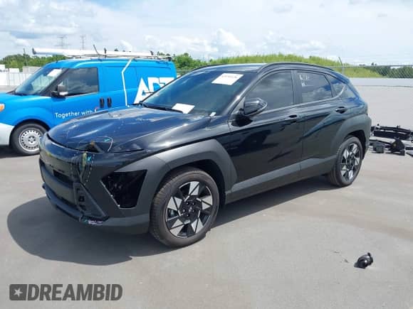 2025 Hyundai Kona SEL с VIN KM8HB3AB1SU303973, выставлен на аукционе IAAI как лот 43154126 с пробегом 3 339 миль миль и . История ставок и продаж доступна на DreamBid. Изображение 2.