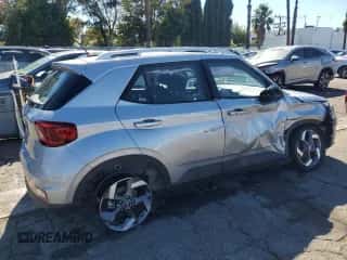 2025 Hyundai Venue SEL with VIN KMHRC8A3XSU401875, listed as a Copart auction lot 87035195 with 4,093 mi miles and Non repairable. Bid and sale history available at DreamBid. Image 3.