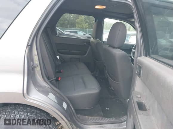 2011 Ford Escape XLT с VIN 1FMCU9DG1BKA67433, выставлен на аукционе IAAI как лот 43118413 с пробегом 117 135 миль миль и . История ставок и продаж доступна на DreamBid. Изображение 8.