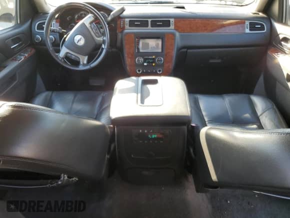 2011 Chevrolet Suburban with VIN 1GNWKMEG2BR200692, listed as a Copart auction lot 81824304 with 269,734 mi miles and Clean title. Bid and sale history available at DreamBid. Image 8.