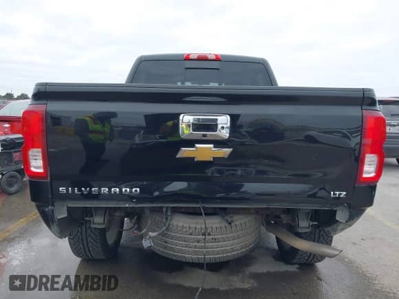 2017 Chevrolet Silverado 1500 LTZ z VIN 3GCUKSEC7HG135770, wystawiony jako IAAI lot #41257645 z przebiegiem 155 364 mil mil oraz . Historia ofert i sprzedaży dostępna na DreamBid. Obrazek 6.